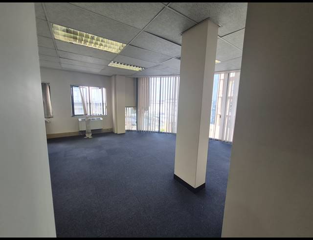 135M² OFFICE TO LET IN BRUMA